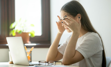 Patru lucruri pe care le poți face pentru a-ți proteja vederea odată cu înaintarea în vârstă, potrivit unui medic oftalmolog