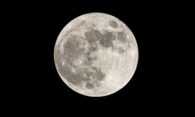 Elon Musk visează la primul oraș pe Lună, capabil să se 