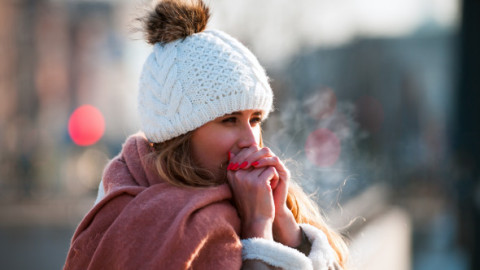 De ce femeile sunt mai friguroase decât bărbații. Iată explicația medicilor