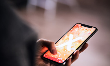 Cum știi că ești ”ascultat” sau urmărit. Detaliul care îți apare în telefon și pe care l-ai ignorat până acum