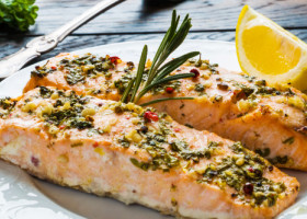 Ce se întâmplă în organismul tău dacă mănânci pește gras, precum somon ori sardine