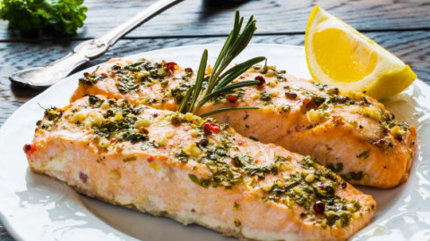 Ce se întâmplă în organismul tău dacă mănânci pește gras, precum somon ori sardine