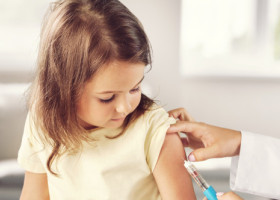 Cum se alege vaccinul antigripal pentru copii. Pentru ce categorii nu este recomandat vaccinul intranazal