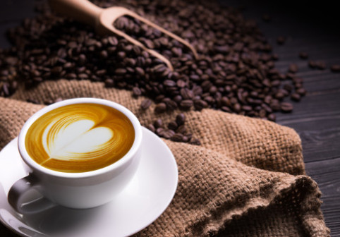 Ce se întâmplă în organismul tău dacă bei patru cești de cafea pe zi