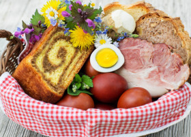 Ce faci dacă ai mâncat prea mult de Paște. Soluții simple pentru a-ți reveni rapid