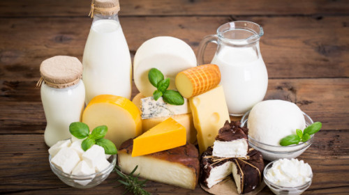 Legătura neștiută dintre consumul de lactate și cancer. Chiar și un pahar cu iaurt ar avea efecte negative pentru sănătate