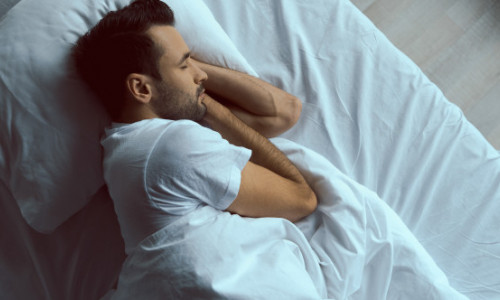 Ce probleme de sănătate pot apărea în cazul celor care nu dorm suficient. De câte ore de somn are nevoie o persoană, pe noapte, în funcție de vârstă