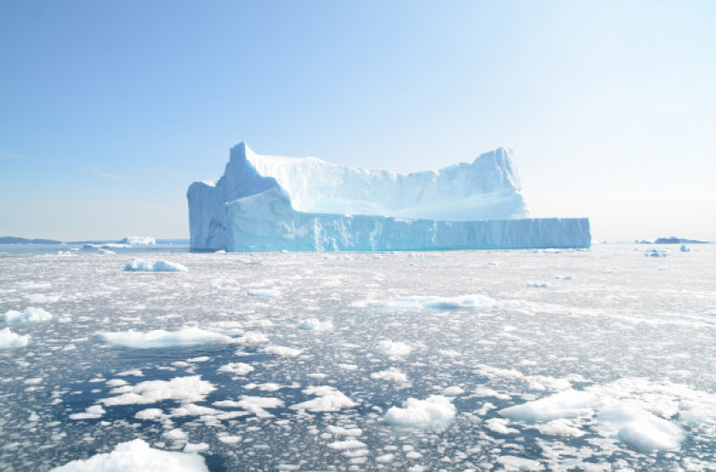 Iceberg,Glacier,Melting,In,South,Arctic,Ocean,In,Sunset