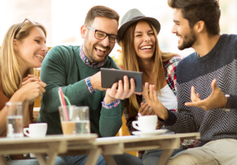 Ce fac zilnic oamenii fericiți și sănătoși. Șase obiceiuri simple, confirmate de un studiu Harvard desfășurat pe 85 de ani