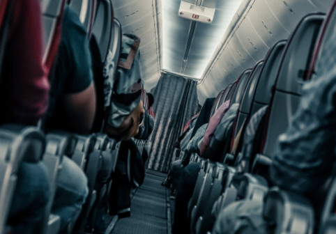 Cel mai experimentat pilot de Boeing 747 avertizează: poziția care te poate scăpa de fracturi și moarte într-un accident aviatic