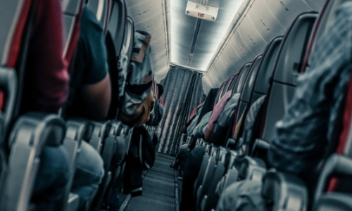 Cel mai experimentat pilot de Boeing 747 avertizează: poziția care te poate scăpa de fracturi și moarte într-un accident aviatic