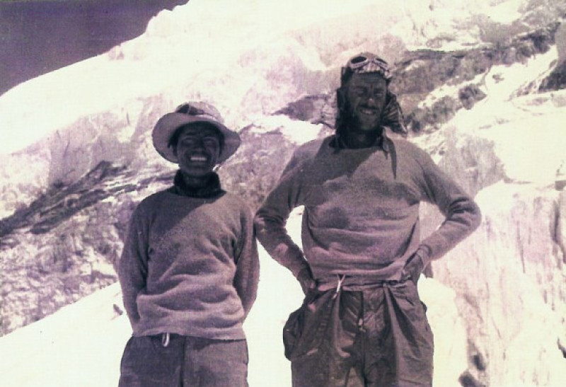 800px-Tenzing_and_Hillary