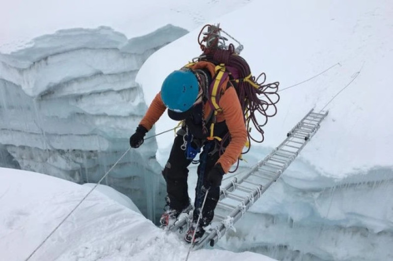 3_everest-trek-with-island-peak-imja-tse-climbing