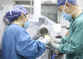 Cine operează în chirurgia robotică: chirurgul sau robotul? Avantajele acestei tehnologii pentru medic și pacient