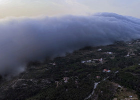 “Un „nor-rulou” rar, observat în largul Portugaliei. „A fost foarte ciudat. Am început să ne strângem lucrurile și să fugim. Arăta ca un tsunami”” is locked Un „nor-rulou” rar, observat în largul Portugaliei. „A fost foarte ciudat. Am început să ne strângem lucrurile și să fugim. Arăta ca un tsunami”