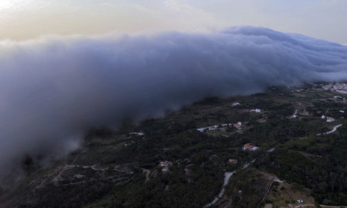 “Un „nor-rulou” rar, observat în largul Portugaliei. „A fost foarte ciudat. Am început să ne strângem lucrurile și să fugim. Arăta ca un tsunami”” is locked Un „nor-rulou” rar, observat în largul Portugaliei. „A fost foarte ciudat. Am început să ne strângem lucrurile și să fugim. Arăta ca un tsunami”