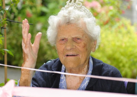 Cea mai bătrână persoană din lume e o britanică de 115 ani. Povestea ei de viață și secretele simple ale longevității sale 