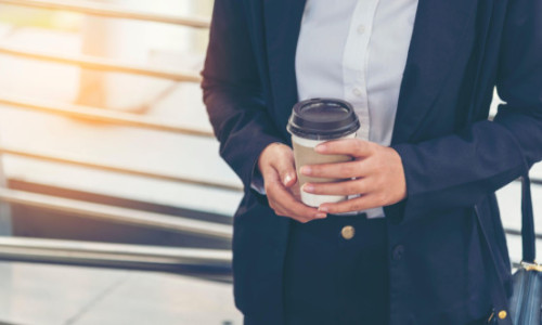 Veste bună pentru femeile care beau cafea. Cum influențează această băutură sănătatea fizică și psihică la vârste înaintate
