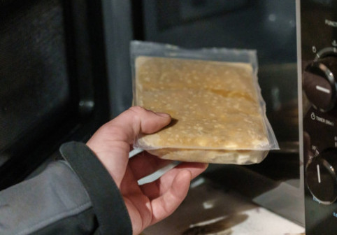 5 alimente și băuturi consumate zilnic, care îți pot afecta sănătatea pe termen lung. Aparent inofensive, dar cu impact negativ real
