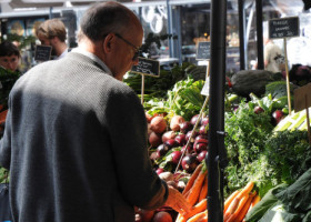 Legătura la care nu te-ai fi gândit între farfurie și somn. Ce schimbare simplă în alimentație îți poate aduce nopți mai odihnitoare