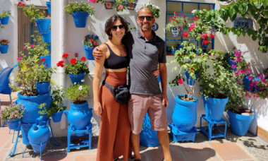 Cum au reușit o tânără și soțul ei să călătorească în 20 de țări și să economisească sute de mii de lire sterline: „E trucul suprem!”