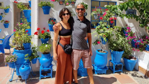 Cum au reușit o tânără și soțul ei să călătorească în 20 de țări și să economisească sute de mii de lire sterline: „E trucul suprem!”