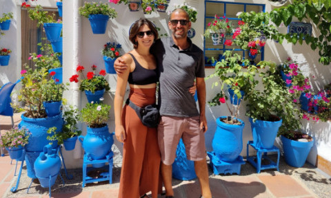 Cum au reușit o tânără și soțul ei să călătorească în 20 de țări și să economisească sute de mii de lire sterline: „E trucul suprem!”