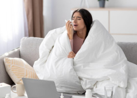 Cum să te protejezi de răceală sau gripă dacă cineva bolnav strănută sau tușește spre tine. 5 sfaturi de luat în calcul, date de un medic