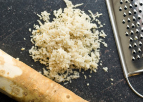 Beneficiile hreanului pentru sănătate. E unul dintre cele mai puternice antibiotice naturale. Contraindicații și cum să-l consumi