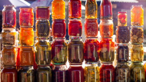 Beneficiile murăturilor pentru sănătate și când e bine să le eviți. Varza murată, castraveții și gogonelele, nelipsite de pe mesele românilor