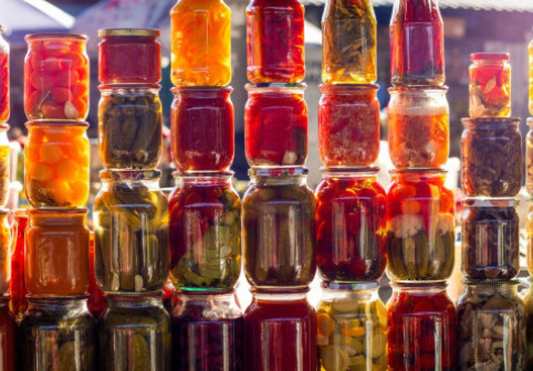 Beneficiile murăturilor pentru sănătate și când e bine să le eviți. Varza murată, castraveții și gogonelele, nelipsite de pe mesele românilor