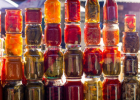 Beneficiile murăturilor pentru sănătate și când e bine să le eviți. Varza murată, castraveții și gogonelele, nelipsite de pe mesele românilor