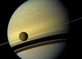 Titan, cel mai mare satelit al lui Saturn, ar putea fi presărat cu tunele pline de viaţă, arată un studiu