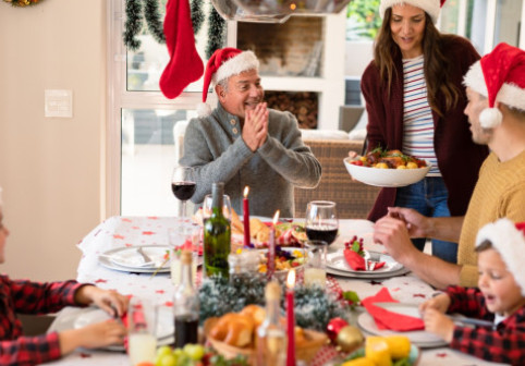 Experții spun exact câți pași trebuie să faci pentru a arde mâncărurile și băuturile preferate de sărbători. Veste bună pentru iubitorii de vin