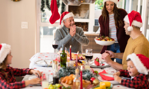 Experții spun exact câți pași trebuie să faci pentru a arde mâncărurile și băuturile preferate de sărbători. Veste bună pentru iubitorii de vin