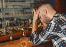 Consumul de alcool și legătura directă cu îmbătrânirea. Cum îți afectează ADN-ul fiecare pahar băut