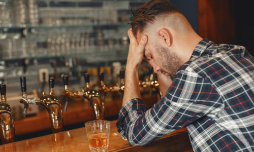 Consumul de alcool și legătura directă cu îmbătrânirea. Cum îți afectează ADN-ul fiecare pahar băut