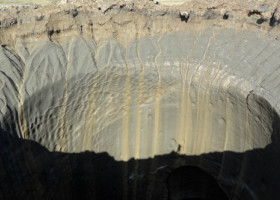 Explozii misterioase creează cratere în Siberia. Care este explicația fenomenului