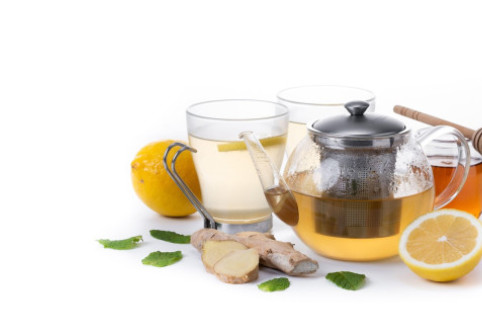 Ai mâncat prea mult? Patru băuturi care îți pot calma rapid stomacul