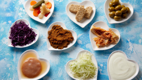 Ce se întâmplă exact cu organismul tău când consumi zilnic alimente fermentate. Le poți integra ușor la orice masă a zilei