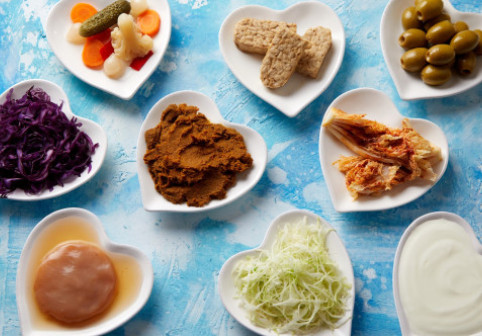 Ce se întâmplă exact cu organismul tău când consumi zilnic alimente fermentate. Le poți integra ușor la orice masă a zilei