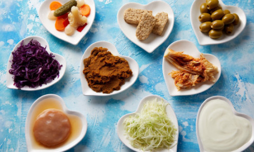 Ce se întâmplă exact cu organismul tău când consumi zilnic alimente fermentate. Le poți integra ușor la orice masă a zilei