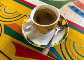 Un studiu despre cafea pune sub semnul întrebării recomandările de consum pentru cei cu o afecțiune cardiacă frecventă