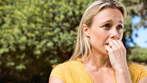 Adevăratul motiv pentru care ne roadem unghiile și avem alte “obiceiuri proaste”, potrivit psihologilor