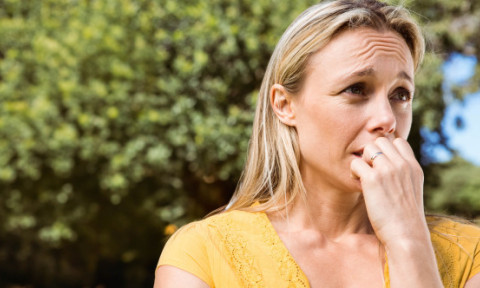 Adevăratul motiv pentru care ne roadem unghiile și avem alte “obiceiuri proaste”, potrivit psihologilor