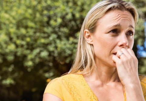 Adevăratul motiv pentru care ne roadem unghiile și avem alte “obiceiuri proaste”, potrivit psihologilor