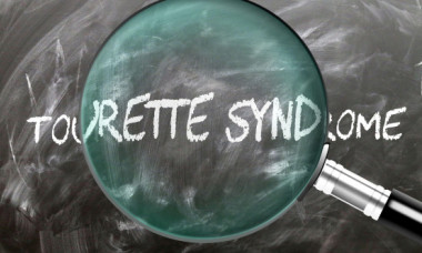 Ce este sindromul Tourette și de ce determină uneori rostirea involuntară a unor cuvinte ofensatoare
