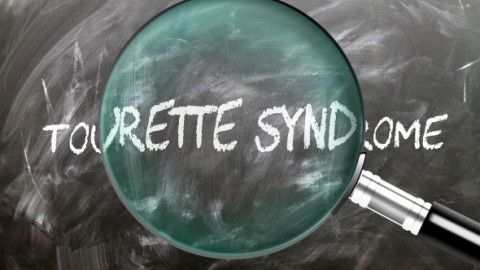 Ce este sindromul Tourette și de ce determină uneori rostirea involuntară a unor cuvinte ofensatoare