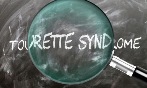 Ce este sindromul Tourette și de ce determină uneori rostirea involuntară a unor cuvinte ofensatoare