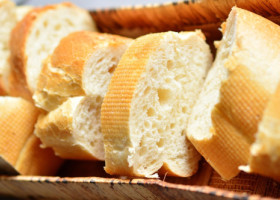 Ce se întâmplă în organismul tău dacă mănânci pâine albă în fiecare zi. Ce spun nutriționiștii despre acest obicei alimentar